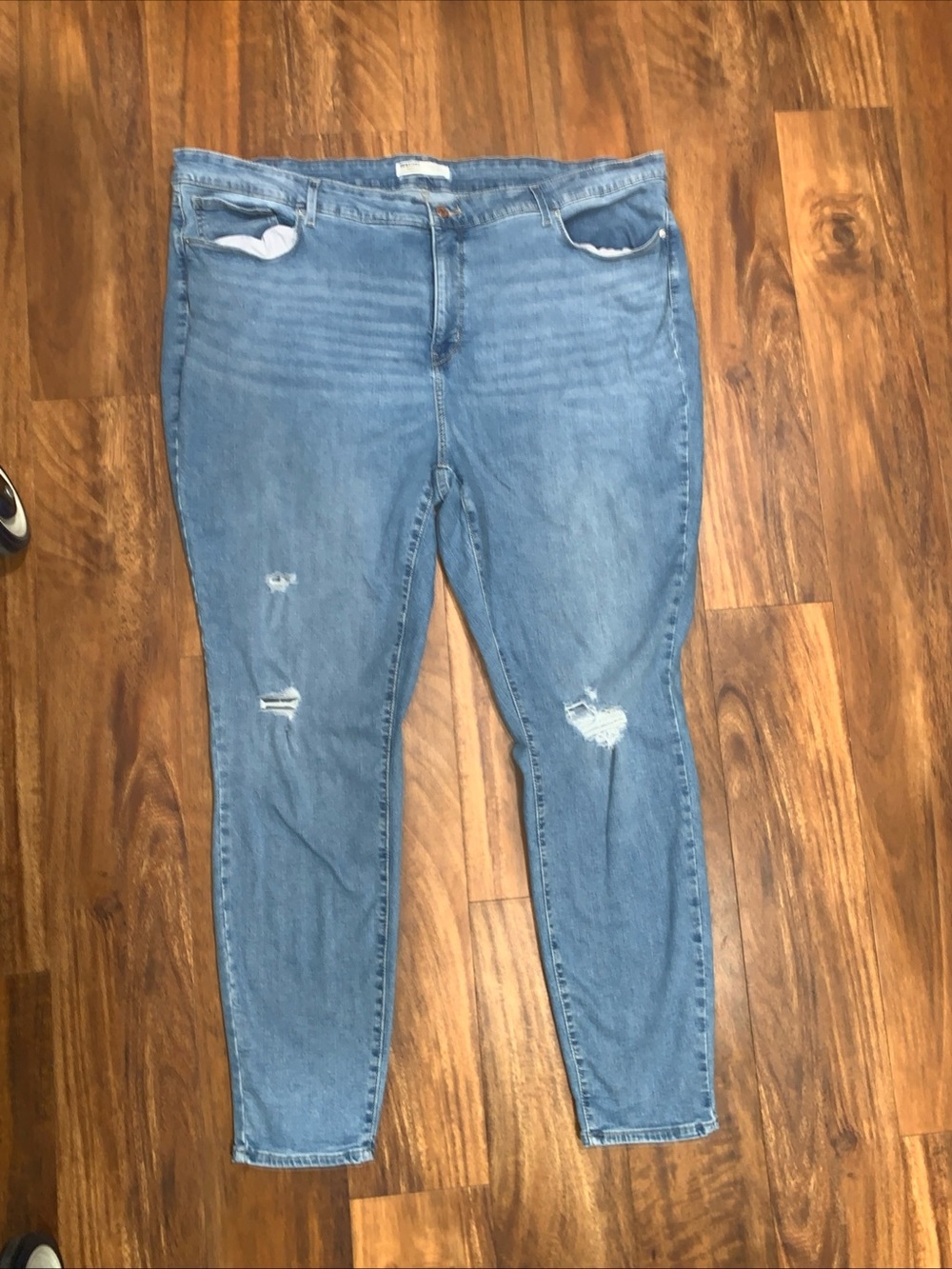Plus size Signature by Levi Strauss Light Blue Distress Skinny Jeans 28L W39 L32